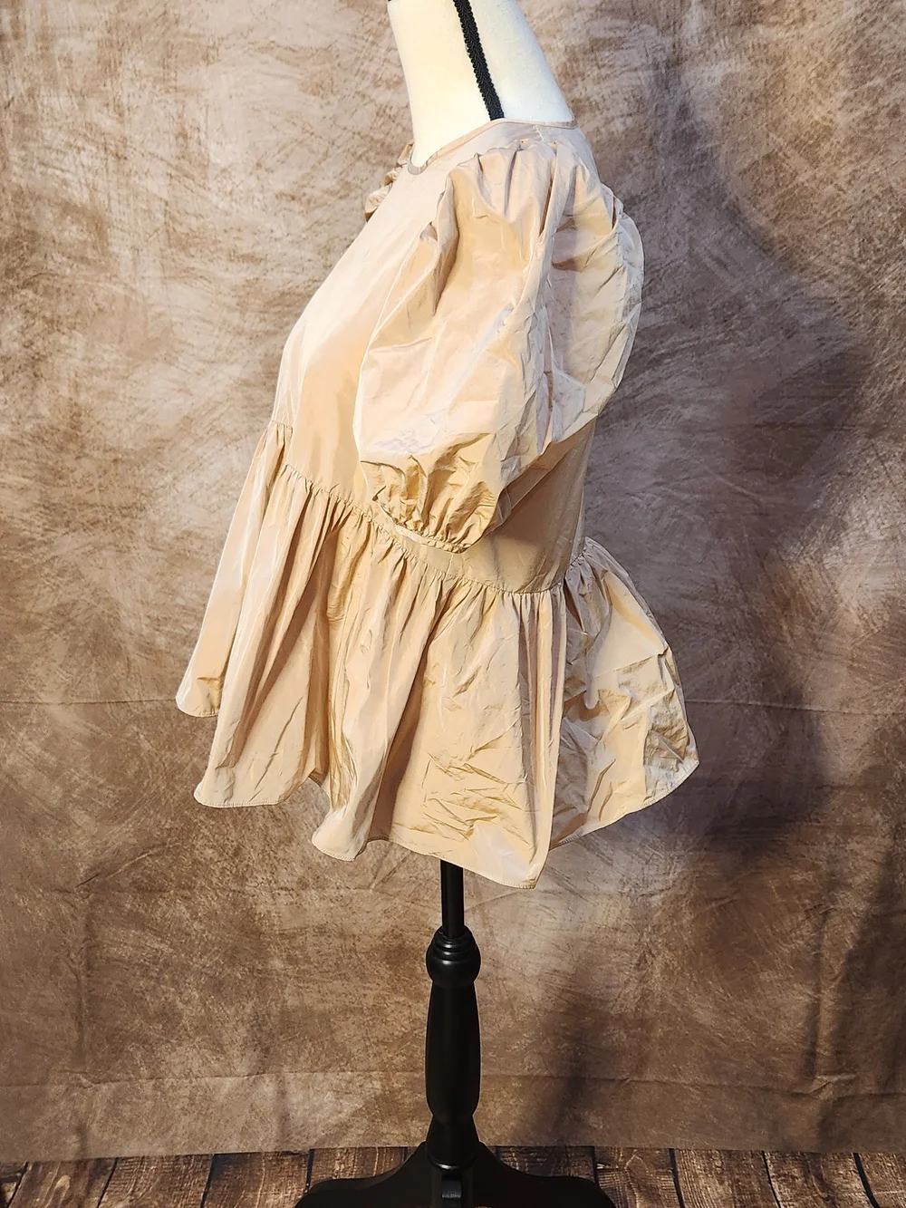 Wilfred Beige Puff Sleeve Peplum Blouse – Structured Volume Top – Size XXS